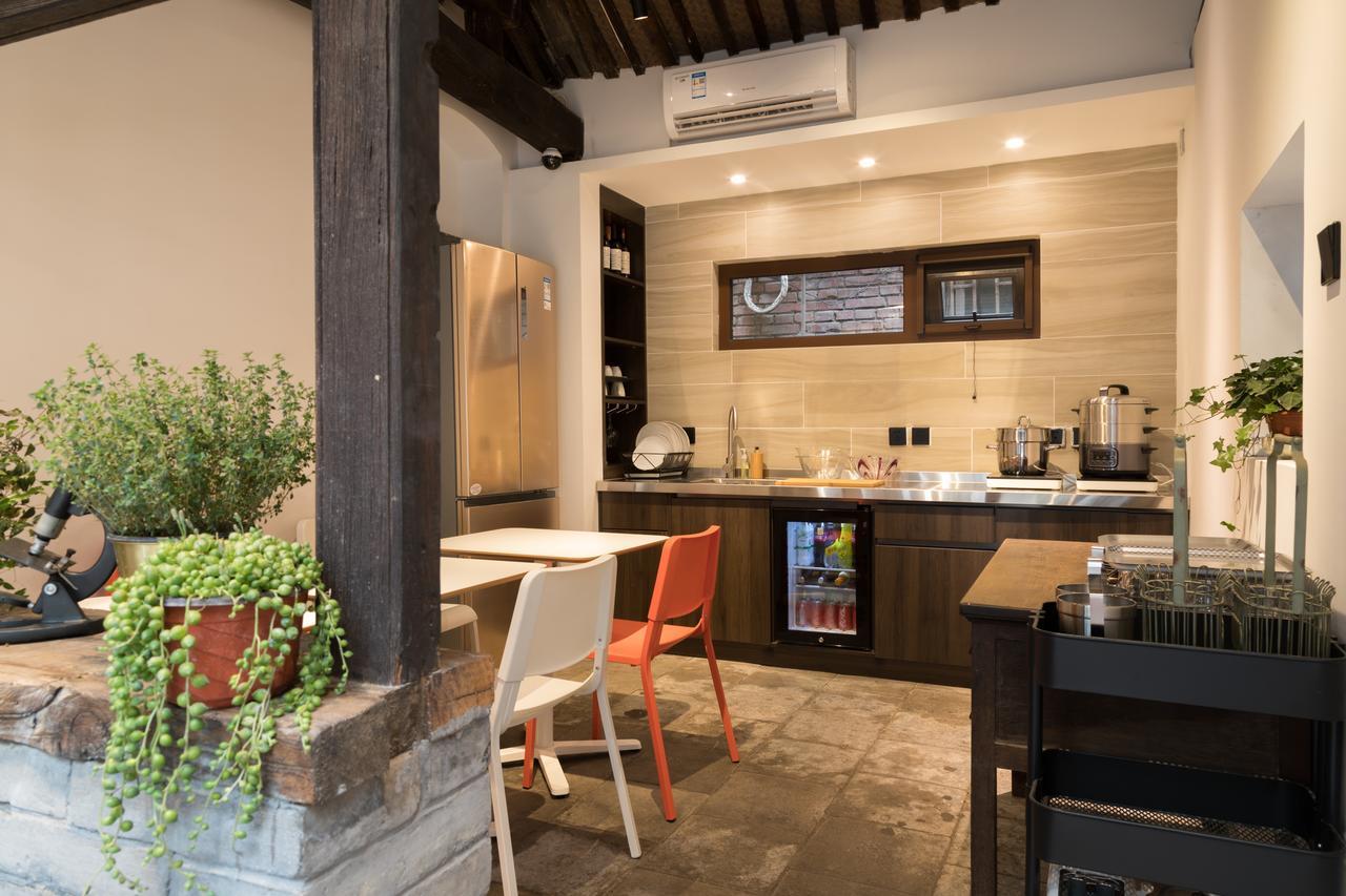 Courtyard Guesthouse, Пекин Экстерьер фото